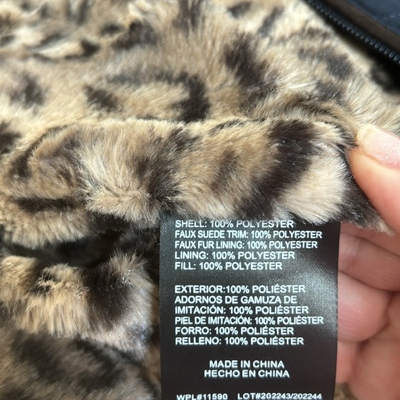 Weatherproof dark blue vest with faux fur - Picture 5 of 7